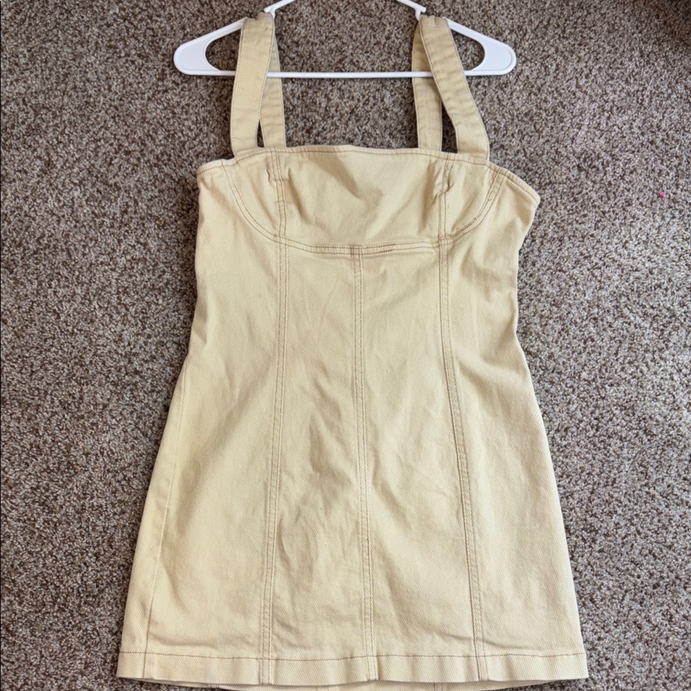 FITTED & FLATTERING Urban Outfitters Yellow Jean Dress